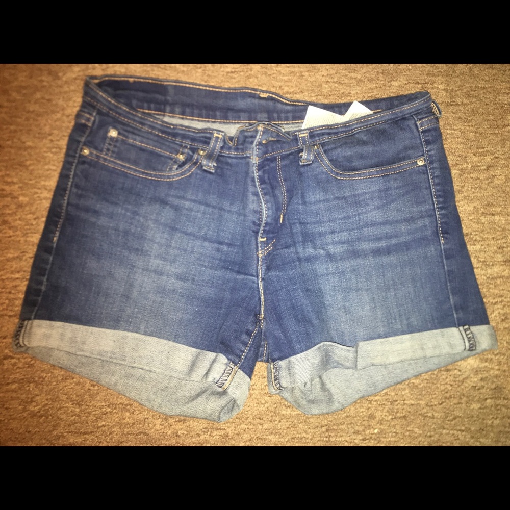 LEVIS SHORTS!